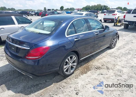2015 Mercedes-Benz C 300 4Matic z USA, uszkodzony, nr VIN 55SWF4KBXFU084948
